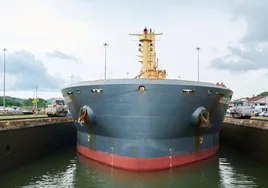 El canal de Panamá reducirá el cruce de buques desde el viernes por la sequía