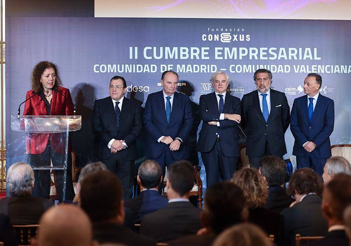 La vicepresidenta de la fundación Conexus, Asunción Martínez; el miembro de la junta directiva de AVE, Antonio Arias; el presidente de la Cámara de Comercio de Valencia; José Vicente Morata; el presidente de CEIM, Miguel Garrido; el presidente de la cámara de comercio de Madrid, Ángel Asensio y el presidente de la CEV, Salvador Navarro