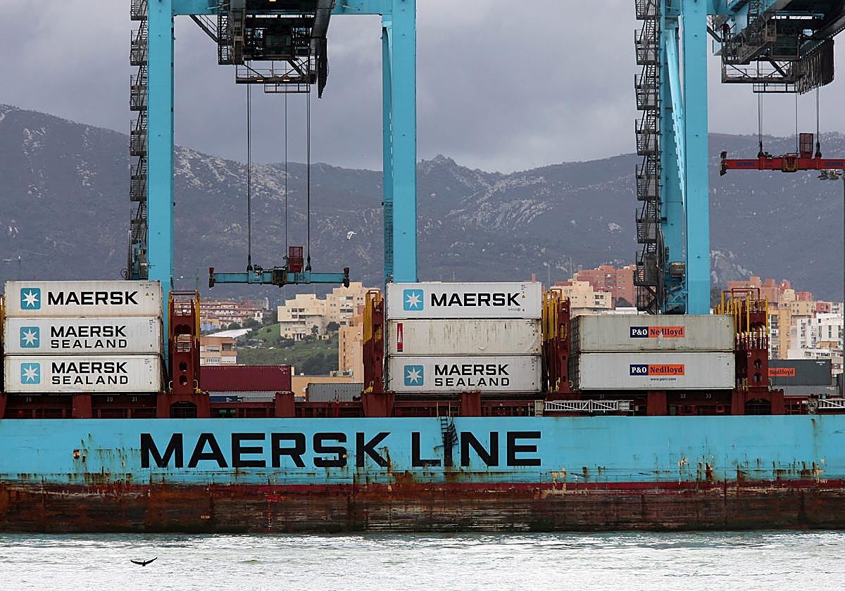 Portacontenedores de Maersk en el puerto de Algeciras