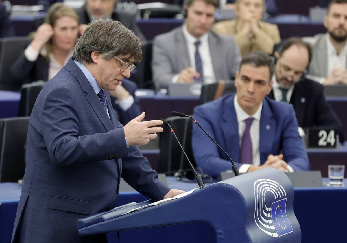 Carles Pugidemont y Pedro Sánchez en el Parlamento Europeo