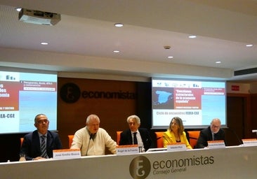 Economistas advierten de que el Gobierno perderá la opción de hacer política económica si no corrige la deriva del gasto público