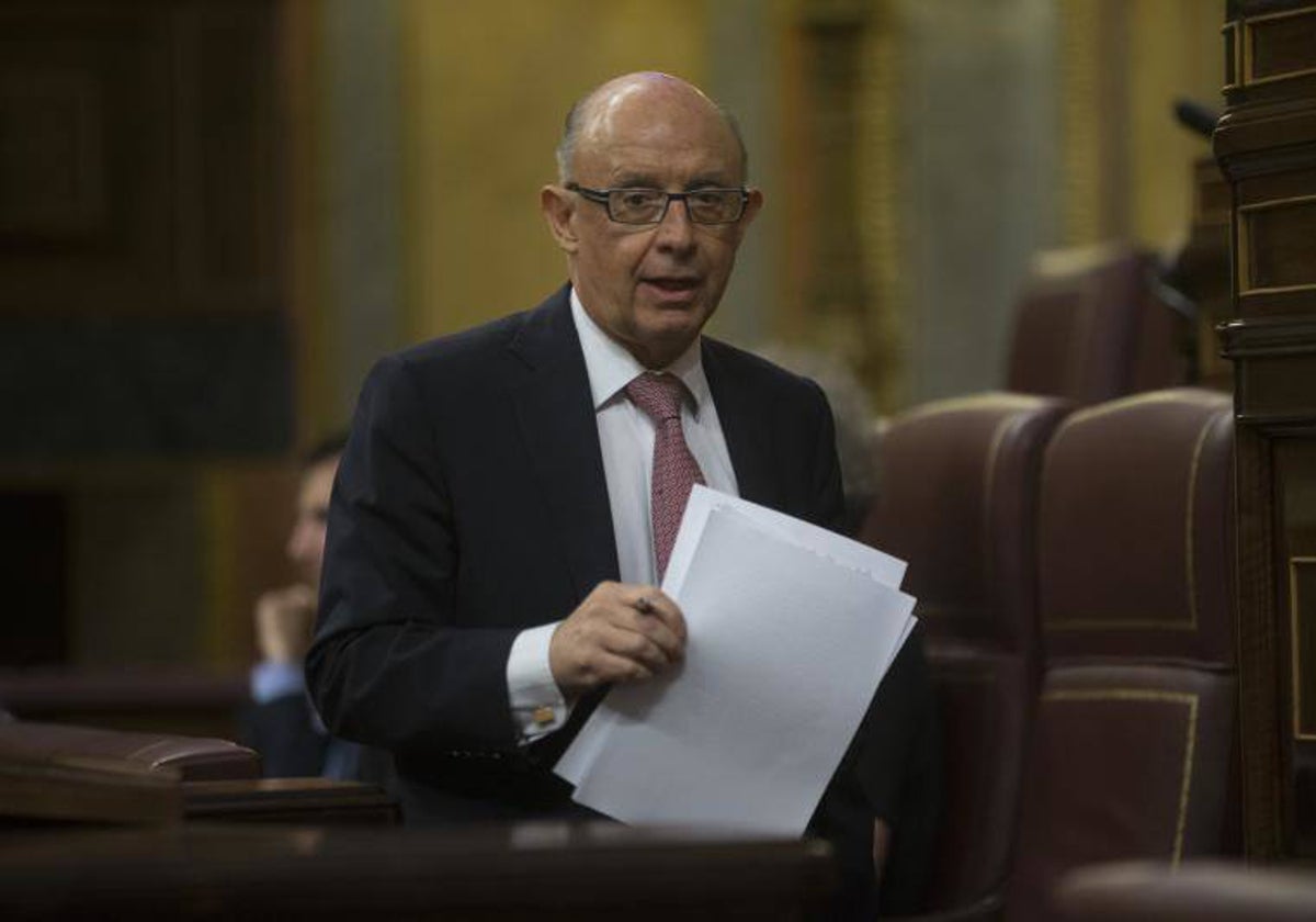 El exministro de Hacienda, Cristóbal Montoro, durante una sesión en el Congreso