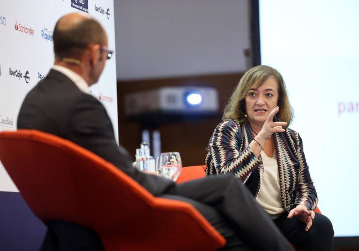 La presidenta de la Airef, Cristina Herrero, durante su participación en el foro ADEA, en Zaragoza