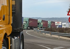 Los agricultores portugueses y españoles se unen en protesta y cierran las fronteras