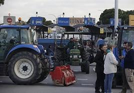 Huelga de agricultores, en directo: carreteras cortadas en Madrid, Cataluña, Valladolid y el resto de España en el noveno día de protestas de tractores hoy