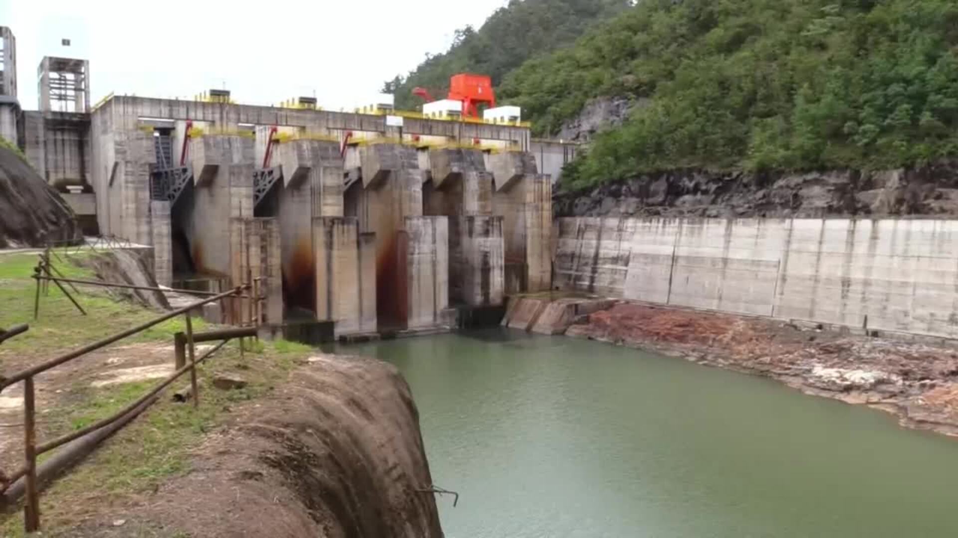 Honduras prevé cubrir déficit de energía pese a olas de calor en primer semestre de 2024