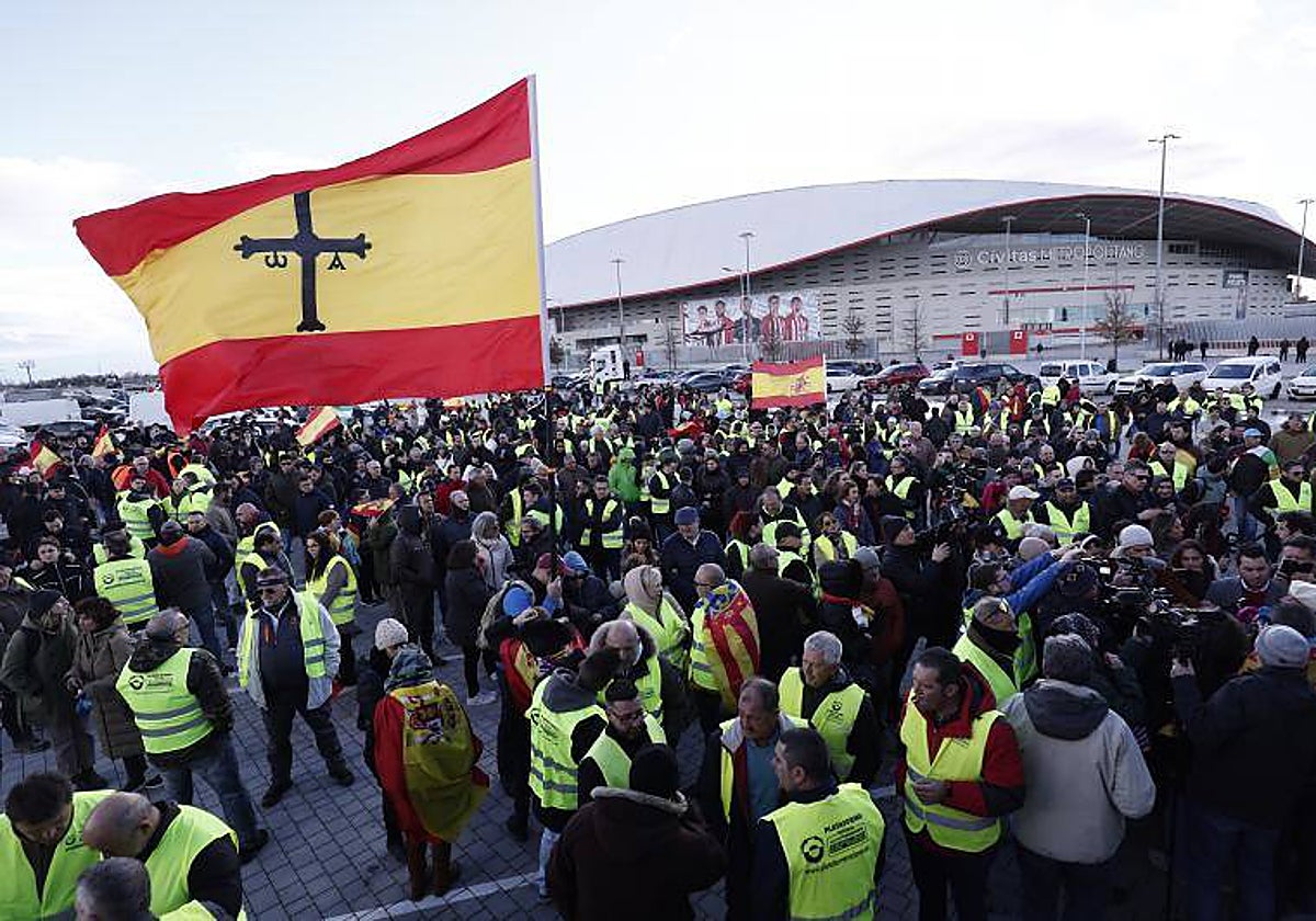 La plataforma de los transportistas desconvoca los paros tan solo dos días después de anunciar que se unían a los agricultores