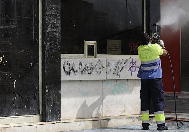Reforma de un comercio cerrado en Málaga