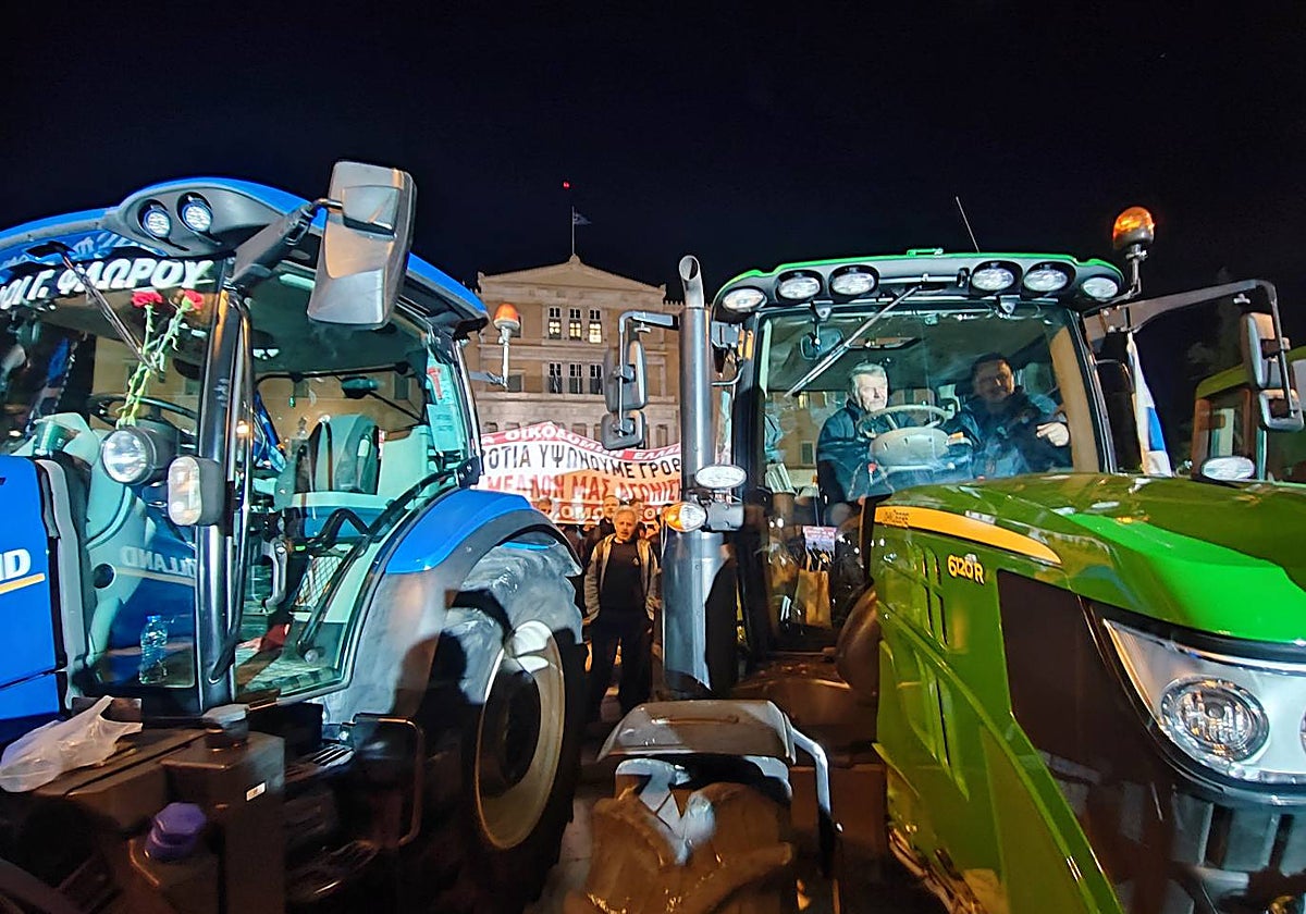 Tractoradas en Atenas, Grecia, frente al Parlamento