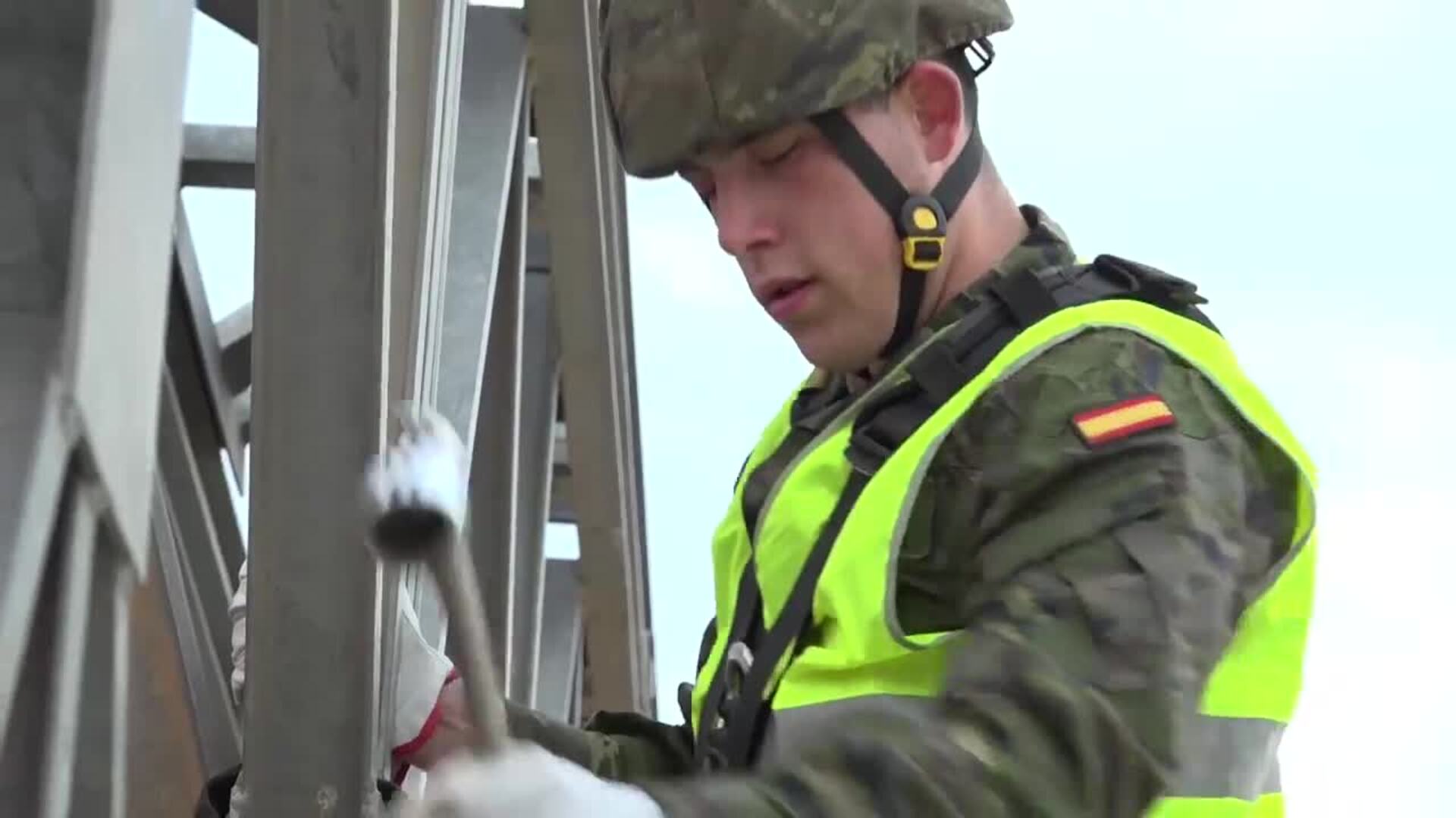 El puente militar en Aldea del Fresno permite la circulación de 4.000 ...
