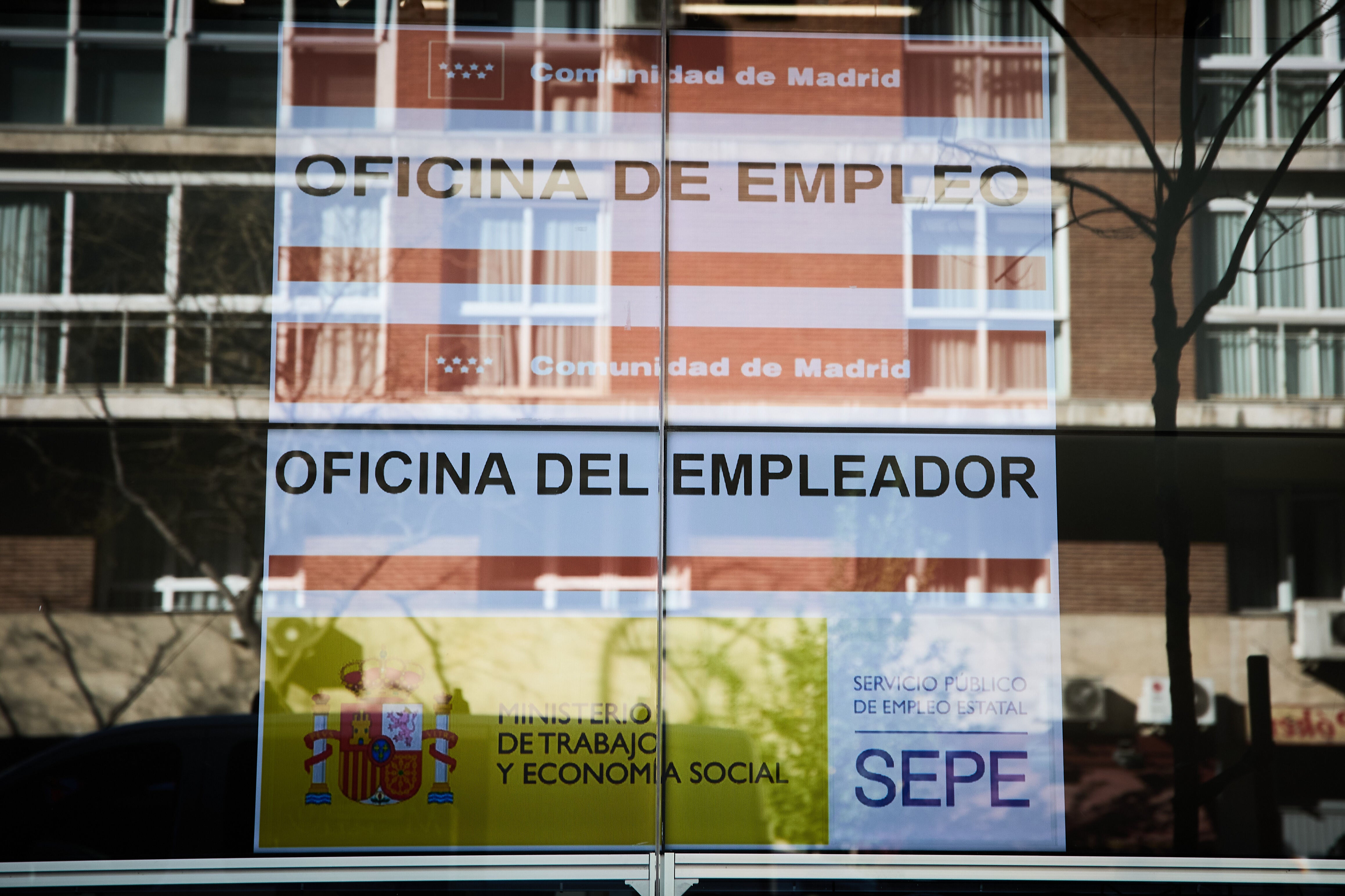La ayuda del SEPE si eres parado de larga duración que puedes cobrar durante 11 meses: requisitos y cuantía