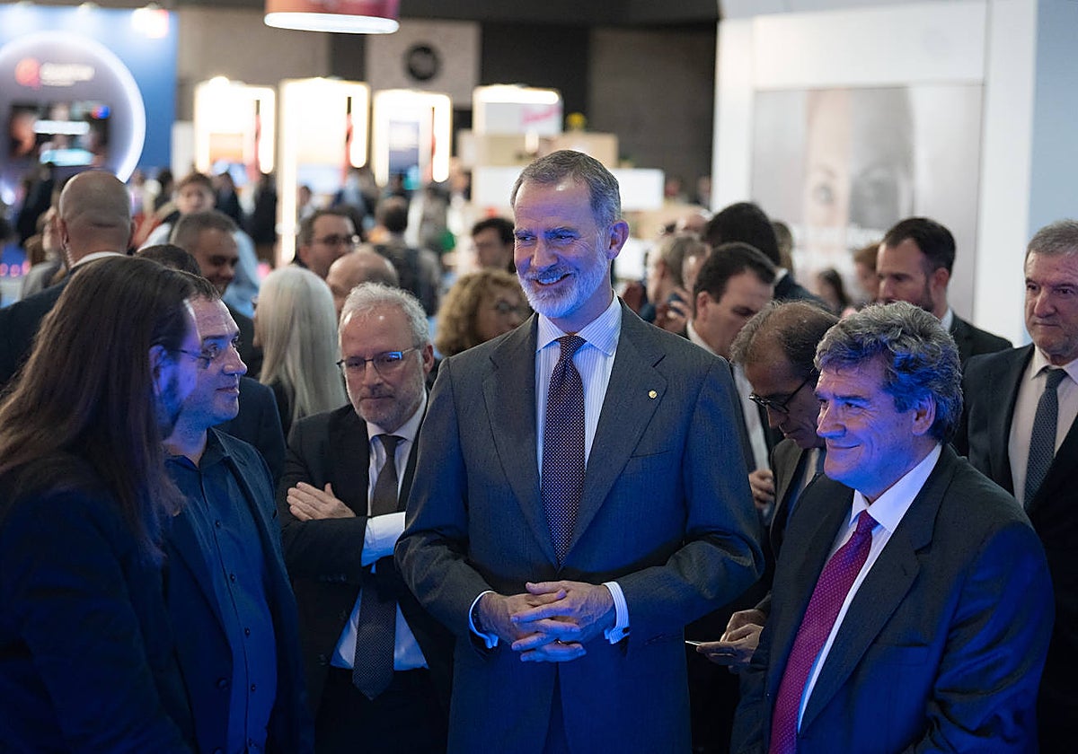 El Rey Felipe VI  y el ministro para la Transformación Digital y de la Función Pública, José Luis Escrivá