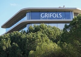 Grifols se desploma un 34% en Bolsa tras presentar resultados y anuncia más cambios en su cúpula