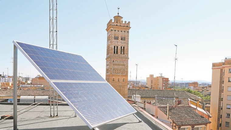 La empresa aragonesa Magaiz marcó un hito innovador al poner en funcionamiento el primer ascensor solar de la región en un edificio residencial de cinco plantas