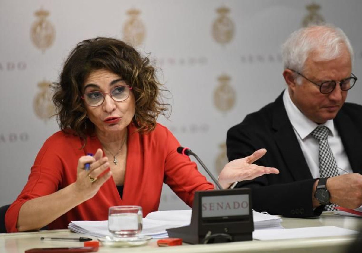 La vicepresidenta primera y ministra de Hacienda, María Jesús Montero, durante su intervención en el Senado