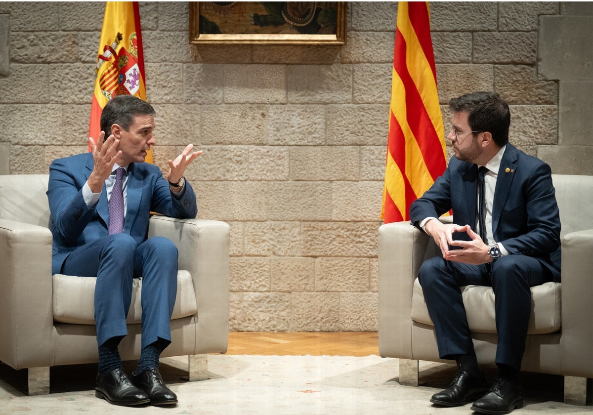El presidente del Gobierno, Pedro Sánchez, y el presidente de la Generalitat de Cataluña, Pere Aragonè