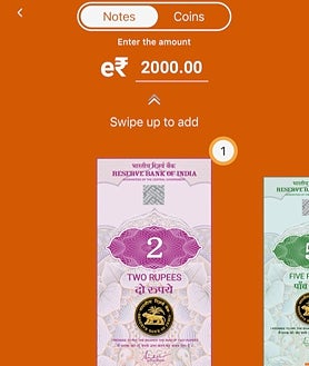 Imagen secundaria 2 - En la India está cada vez más extendido el uso de las aplicaciones del móvil, como Paytm, para pequeños pagos como el taxi (imagen superior). Hasta los puestos de comida callejera o de 'chai' (té con leche) suelen tener sus códigos QR para que los clientes puedan abonar lo que consumen (arriba a la izquierda), cuyos importes aparecen reflejados en las pantallas de sus teléfonos (arriba a la derecha)