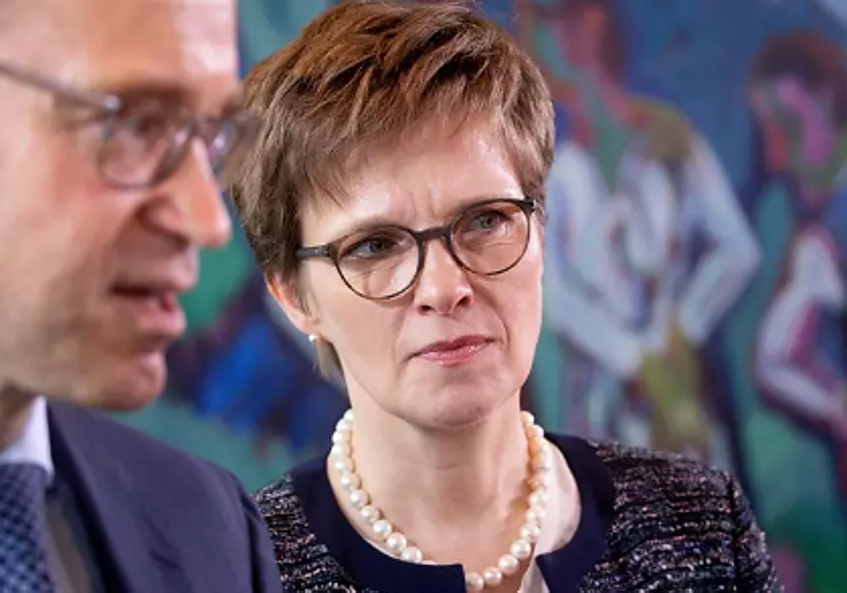 La vicepresidenta del Bundesbank alemán, Claudia Buch, asiste a una reunión en la Cancillería. Buch, encabezará el Mecanismo Único de Supervisión del Banco Central Europeo (BCE)
