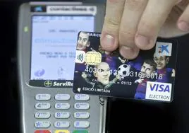 La generalización del pago con tarjeta coloca dentro del radar de Hacienda más de 40.000 millones de gasto oculto de los hogares