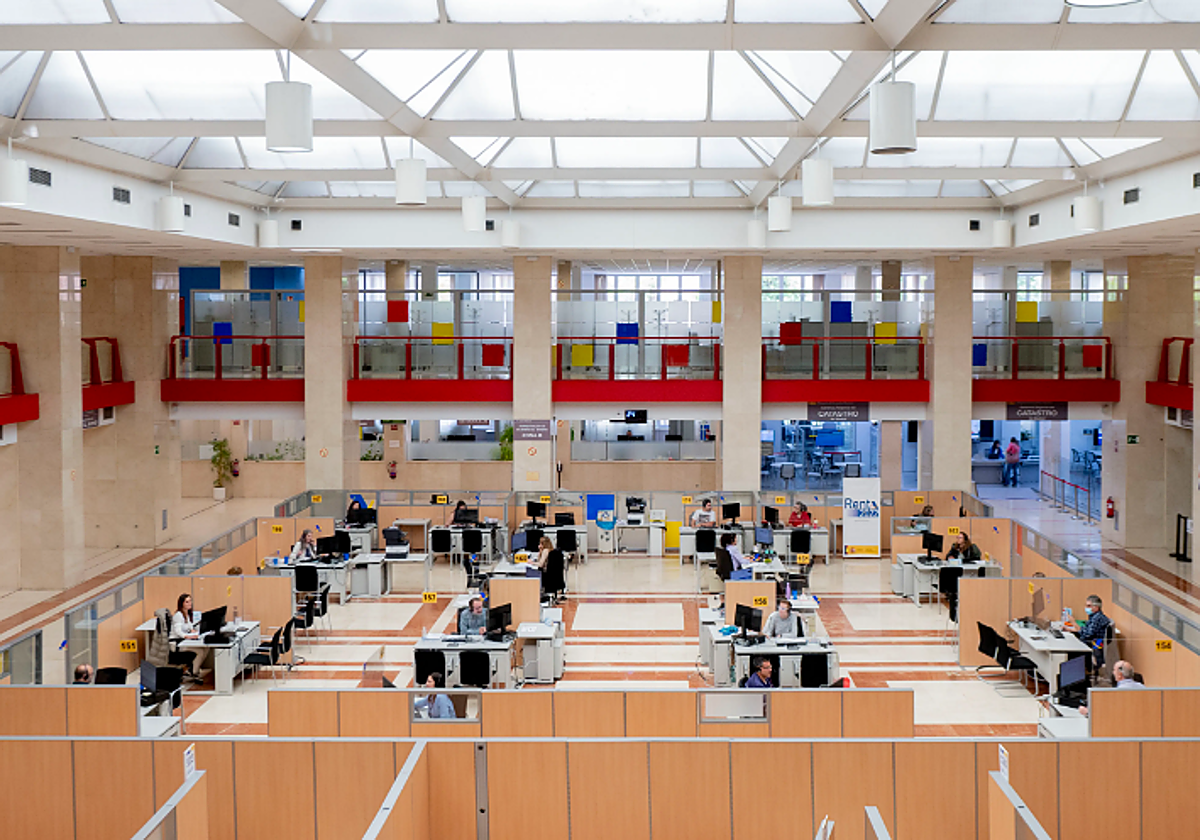 ¿Tengo que hacer la declaración de la renta si estoy de baja?