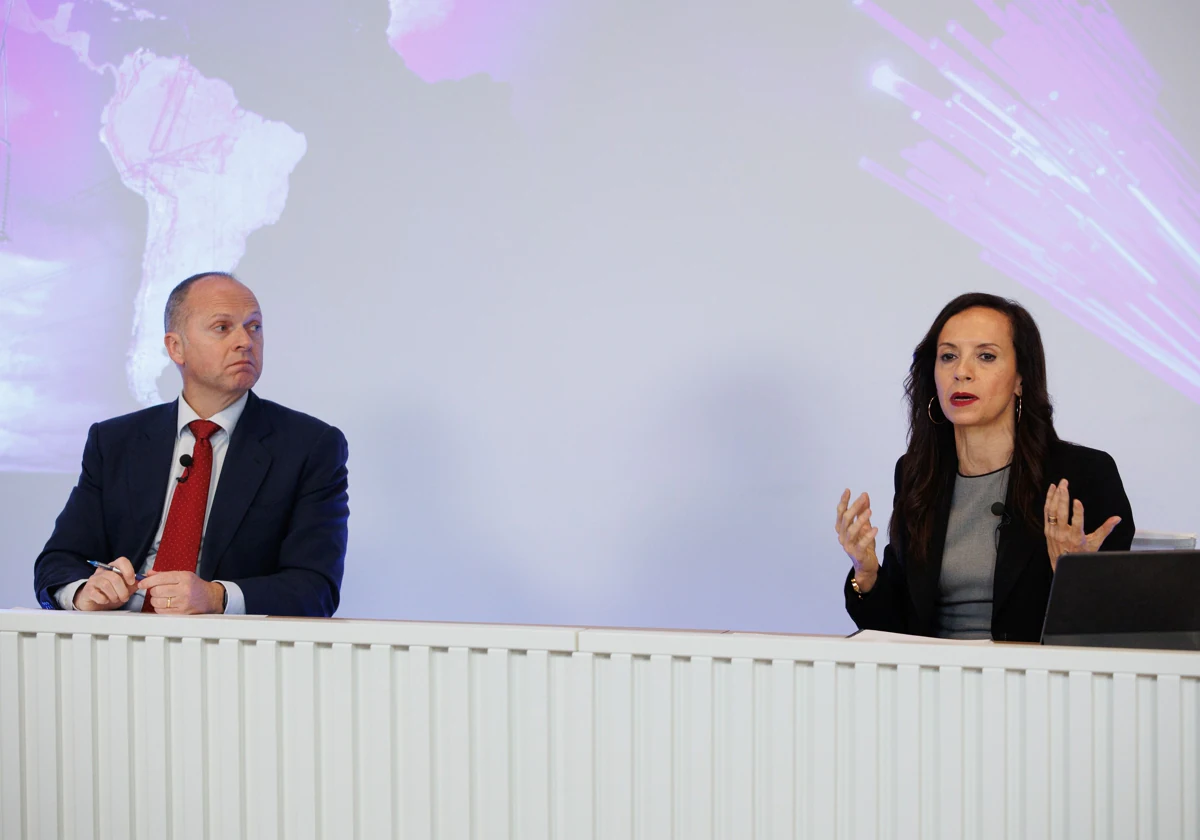 El consejero delegado de Redeia, Roberto García Merino, y la presidenta de Redeia, Beatriz Corredor