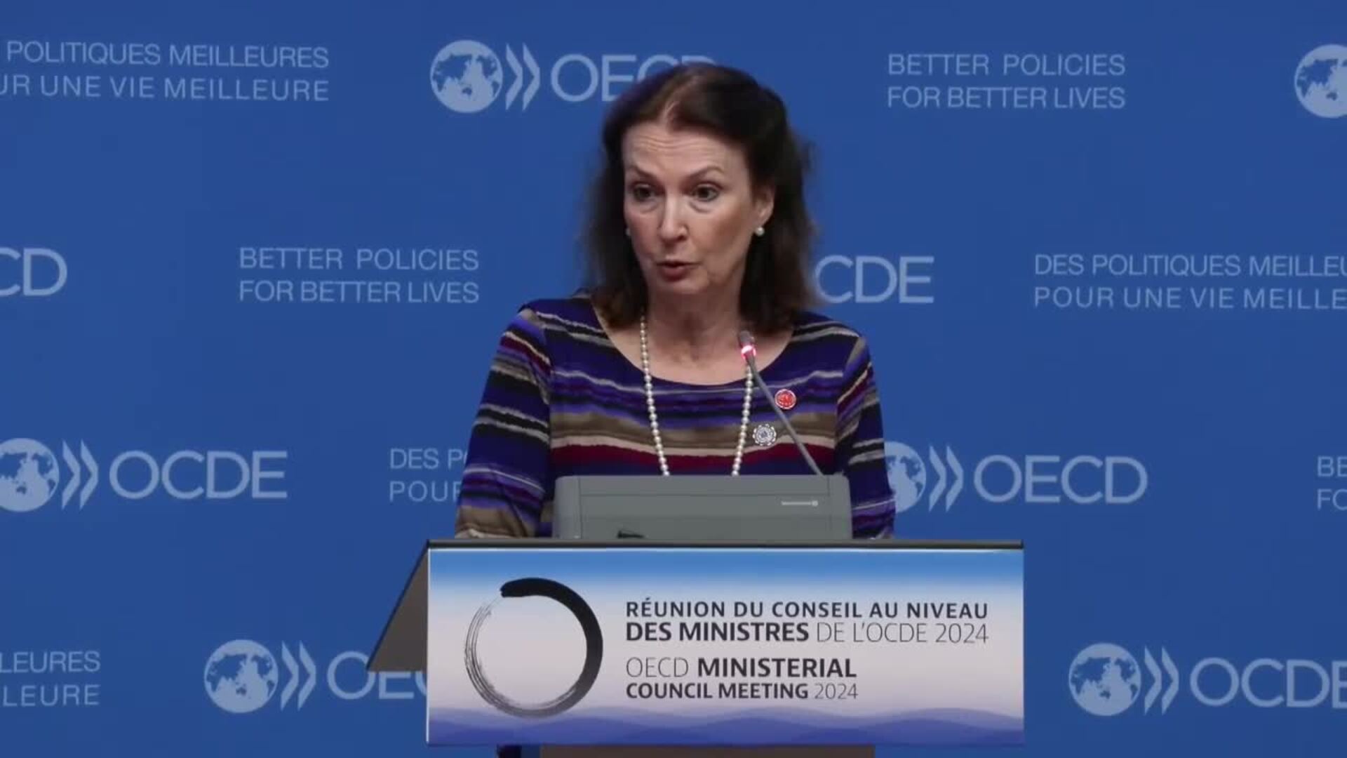 Mondino al recibir la hoja de ruta para la adhesión a la OCDE: empieza el  trabajo en serio