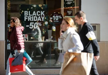 Consumo abre expediente a varias empresas de comercio electrónico por posibles rebajas engañosas en Black Friday
