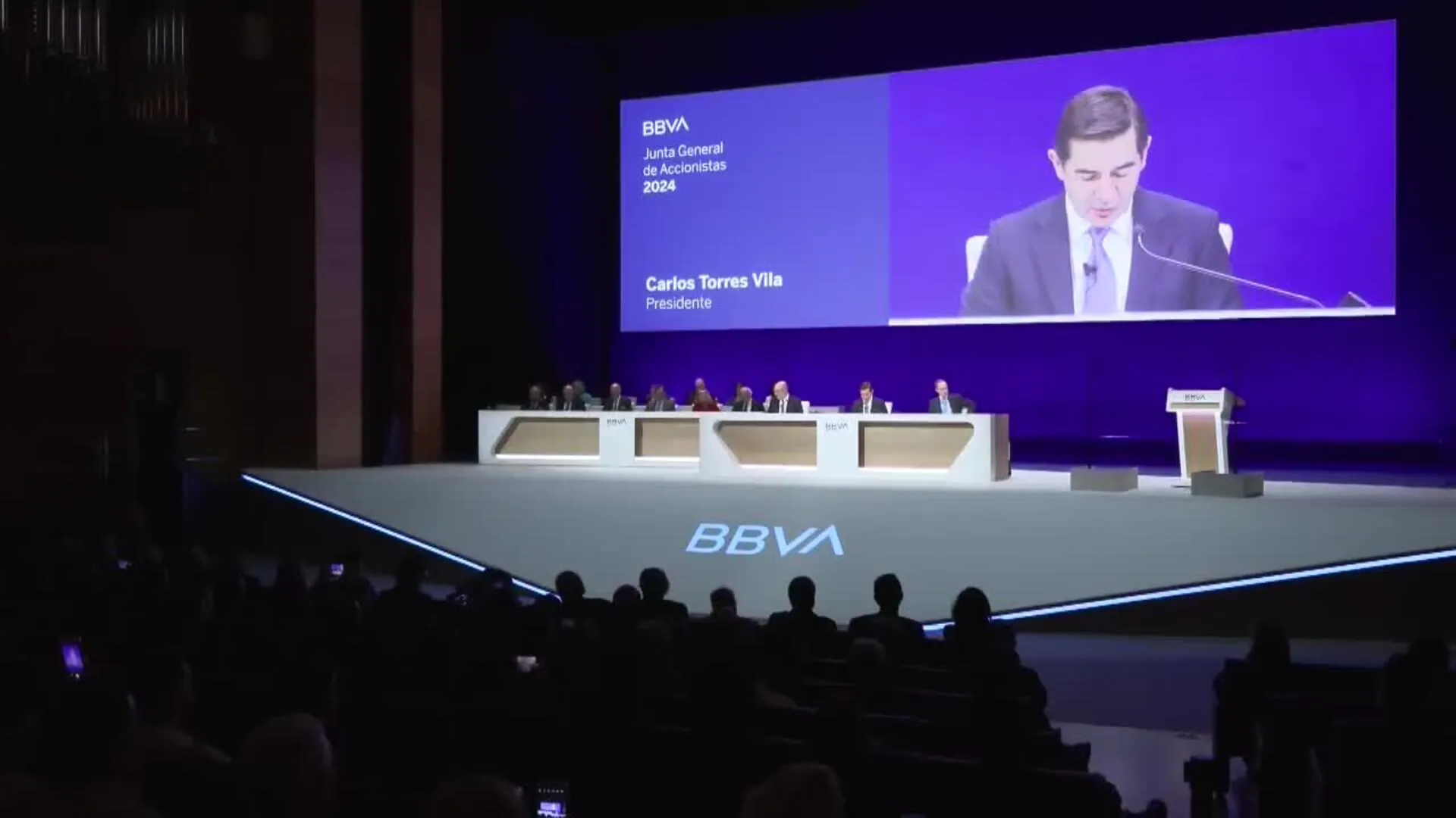 BBVA Anuncia Una OPA Para Absorber El Banco Sabadell Con ...