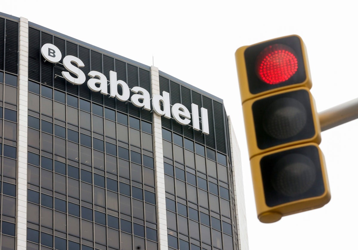 Sabadell se dispara un 6% y BBVA se desploma un 5% en Bolsa tras el anuncio de la opa hostil