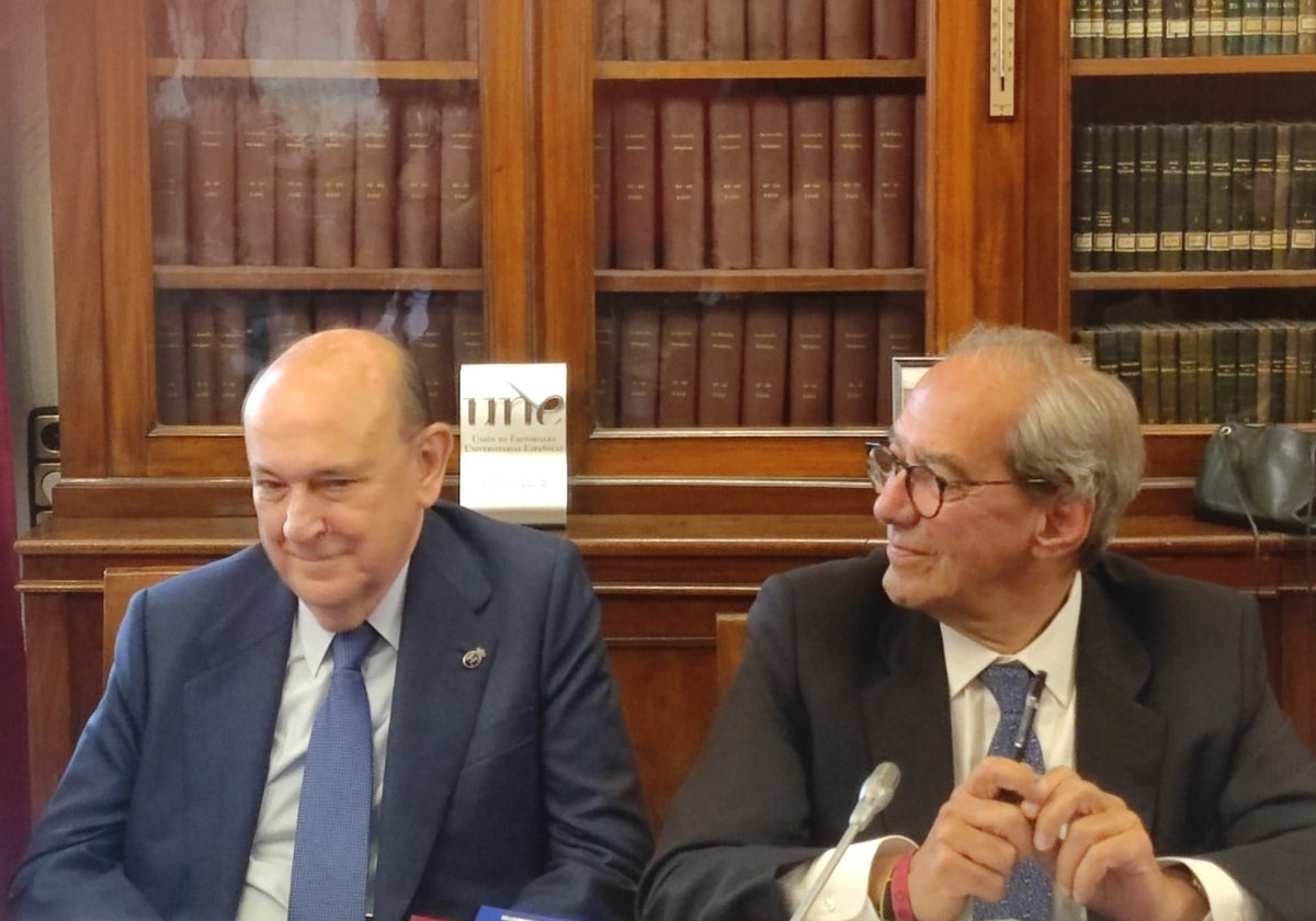 González-Páramo junto a Andrés Ollero