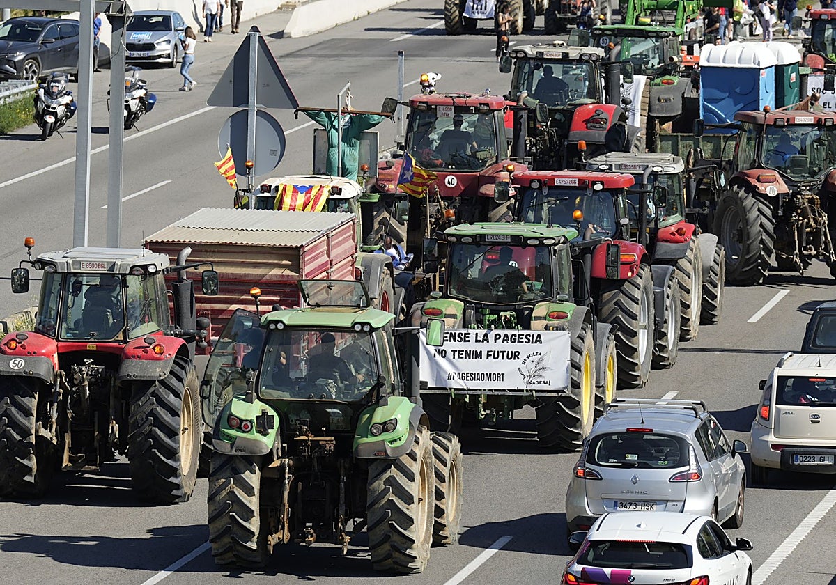 Cerrada al tráfico la autopista AP-7 en dirección a Francia por las protestas