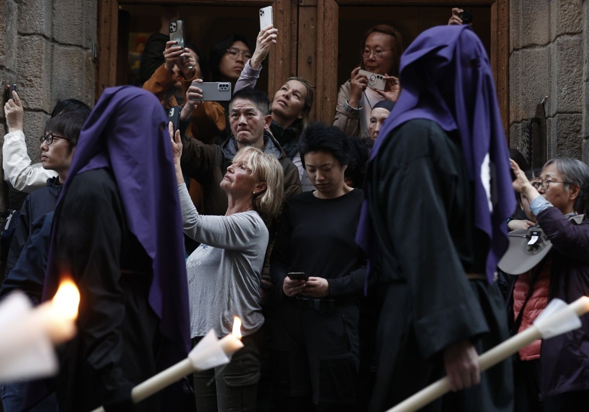 Procesión de la Dolorosa en Pamplona, durante la Semana Santa