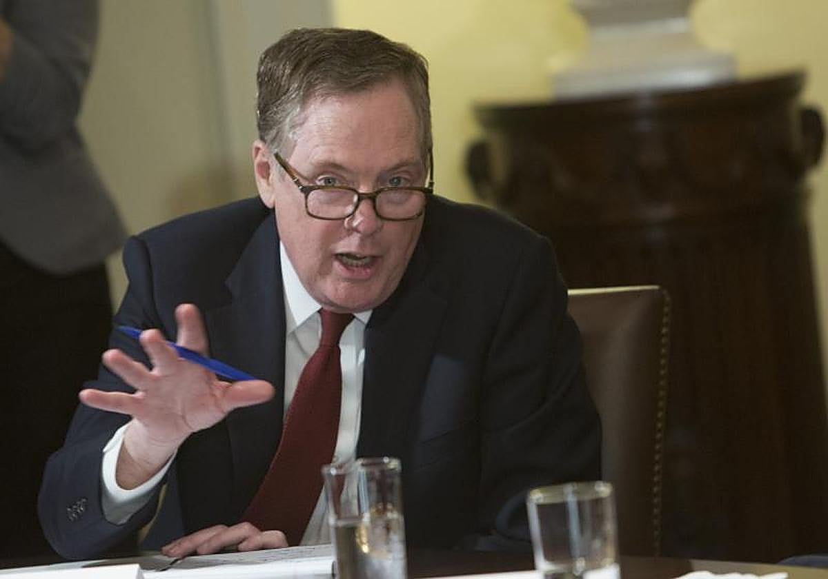 El representante comercial de Estados Unidos, Robert Lighthizer, habla durante una reunión sobre comercio con gobernadores y miembros del Congreso en la Casa Blanca