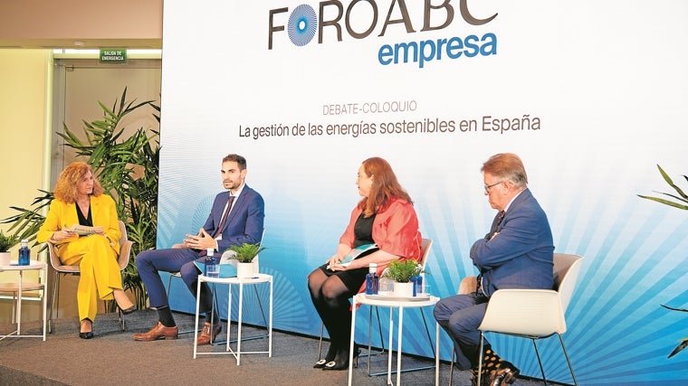 Yolanda Gómez (subdirectora de ABC), Pablo Fernández Vila (Xunta de Galicia), María Cruz Ferreira (Región de Murcia) y Víctor del Moral (Junta de Extremadura)