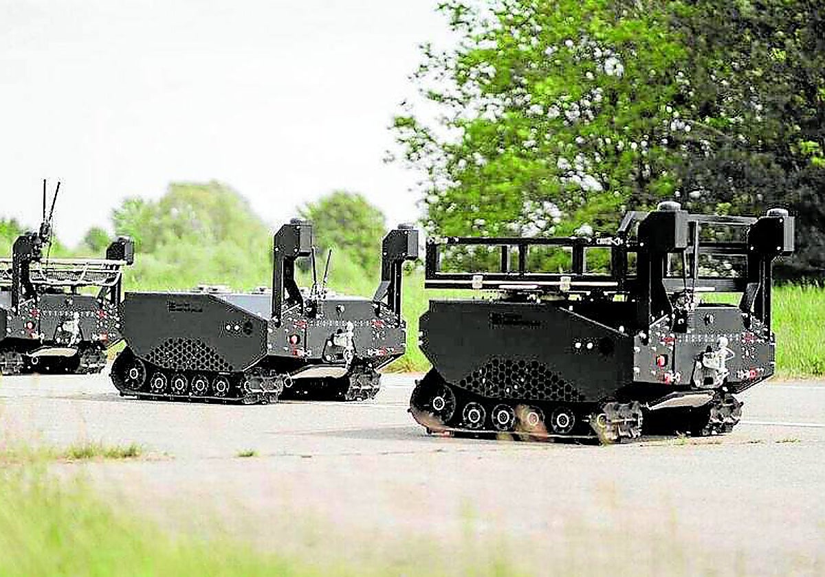 Los robots se desplazan sobre orugas y pueden equiparse con distintas tecnologías como radares o dispositivos de rastreo de minas