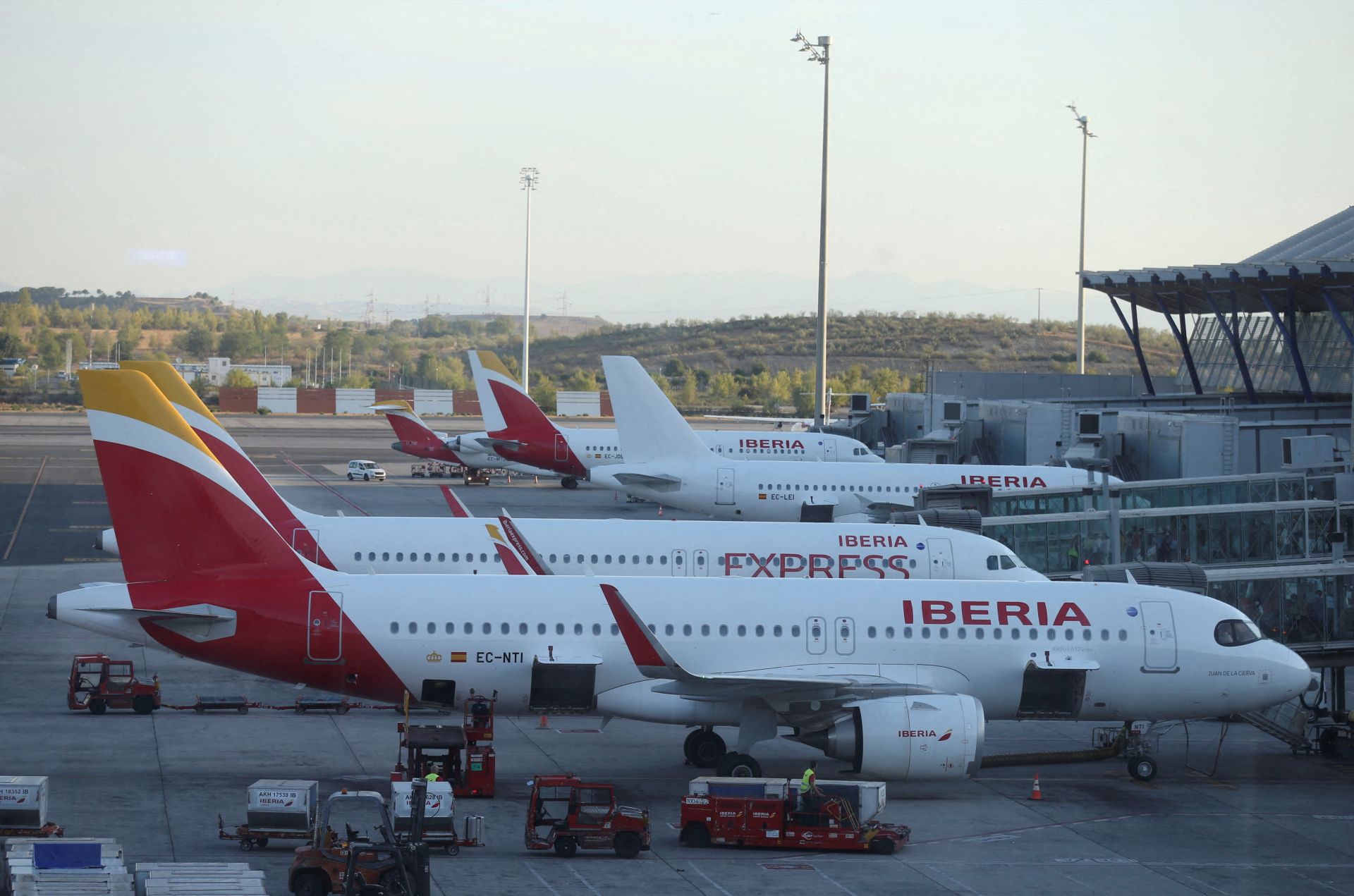 Parte de la flota de aviones de Iberia en una imagen de archivo