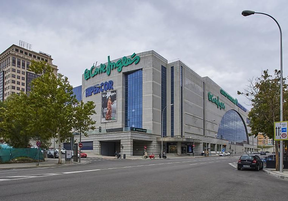 El edificio de El Corte Inglés de la madrileña calle de Méndez Álvaro