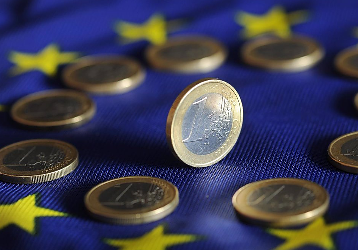 Bruselas desembolsa a España 9.900 millones del cuarto pago de fondos UE y mantiene congelados 158 millones