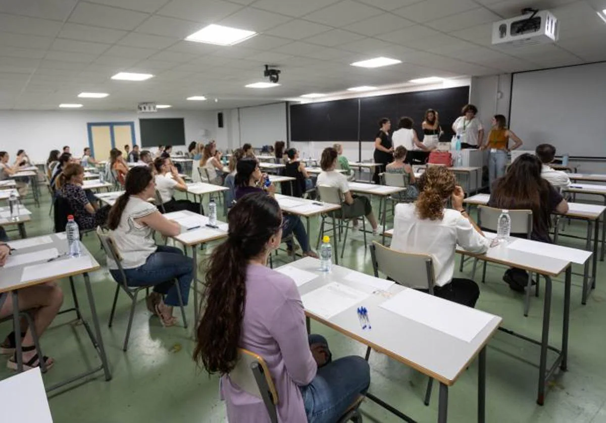 Cuánto dinero cobra un profesor de secundaria en España en 2024: sueldos por comunidades autónomas
