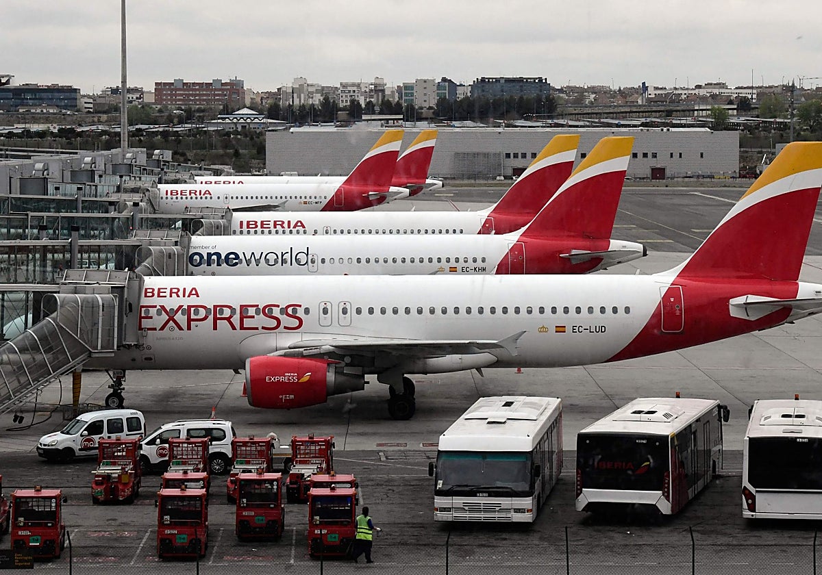 Aviones de Iberia Exprés en el aeropuerto de Madrid-Barajas