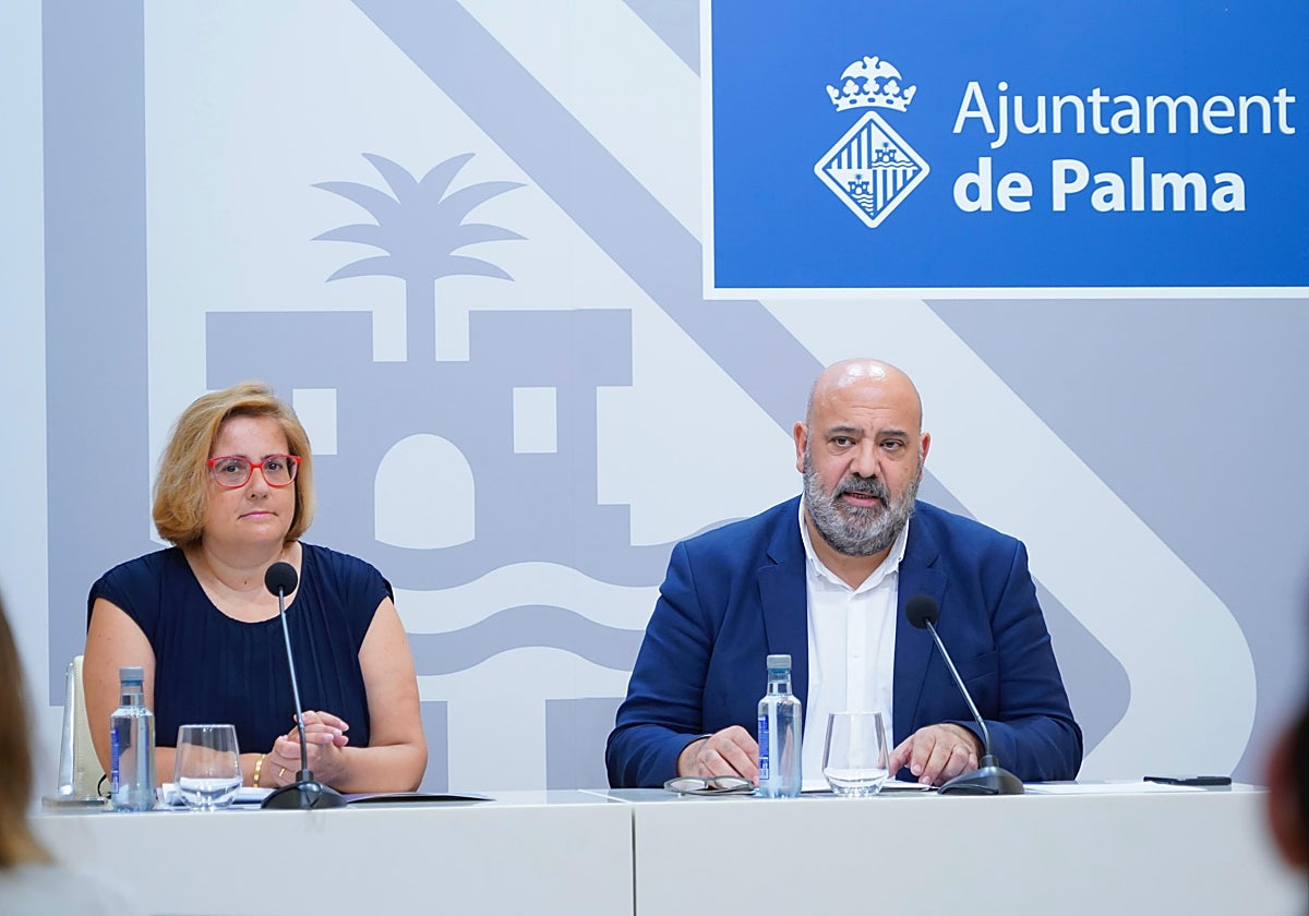 El alcalde de Palma junto con la concejala de Hacienda del Ayuntamiento de la capital balear