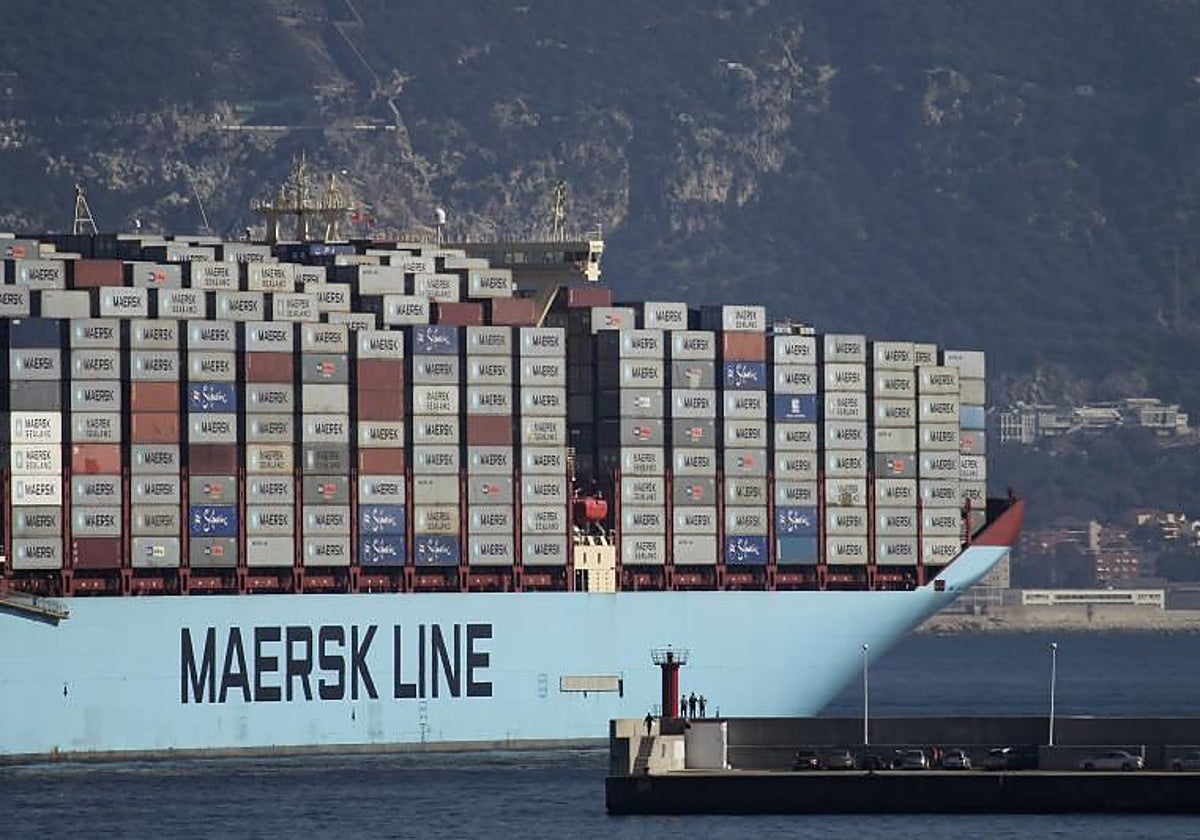Un buque contenedor en el puerto de Algeciras