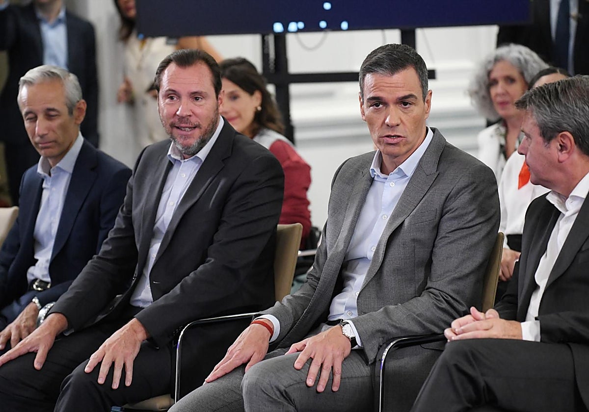 Sánchez presenta una campaña para promover el transporte público