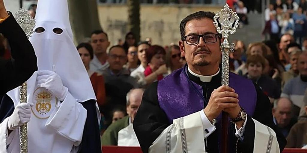 Cuánto dinero cobra un cura en España en 2026: sueldo medio que ganan al mes