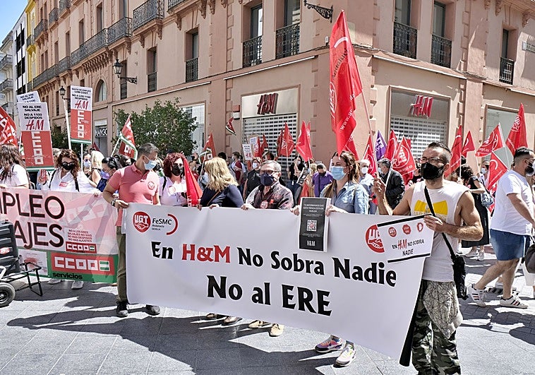 Empiezan las negociaciones del ERE en H&M que afecta a 521 trabajadores