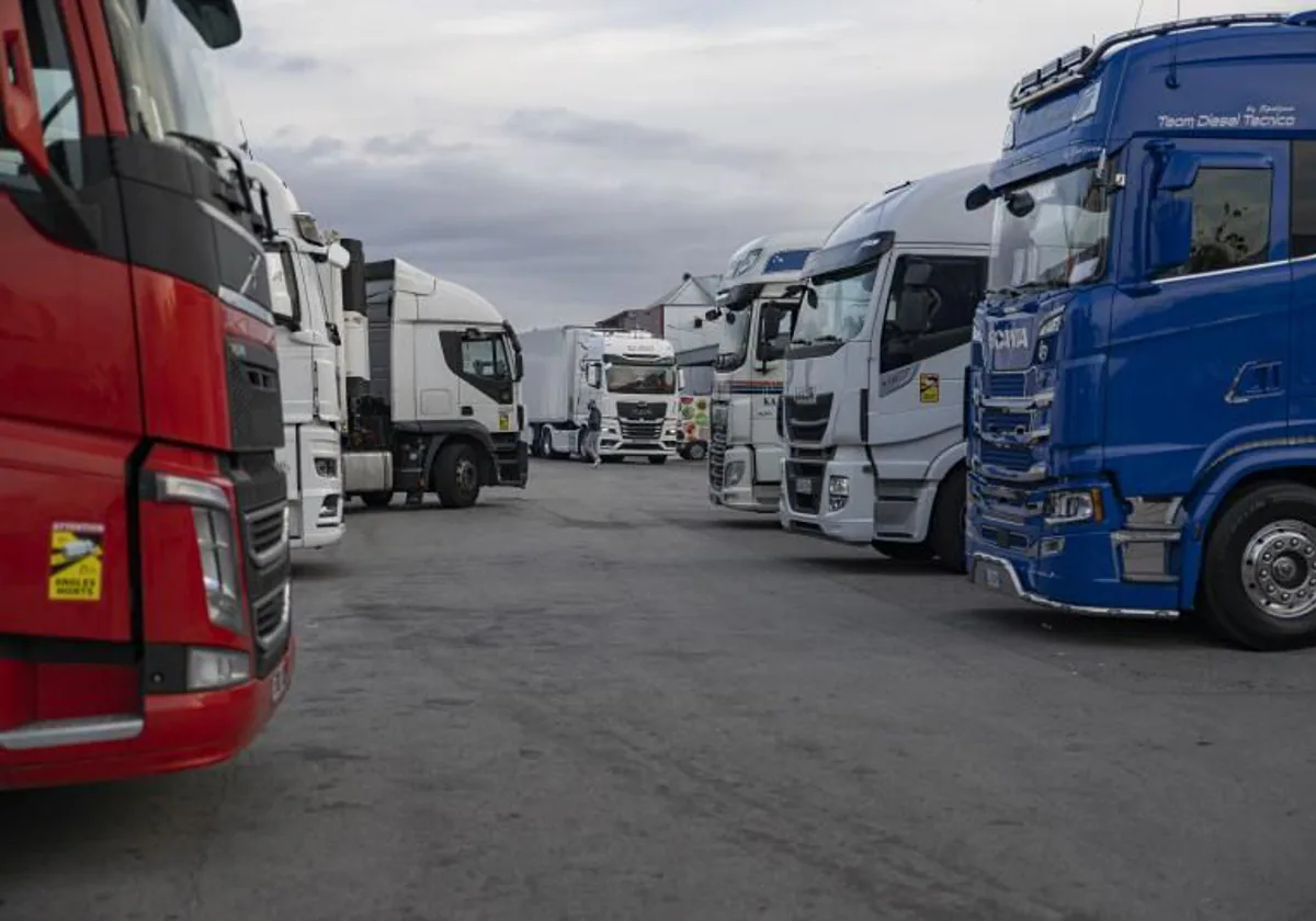 CCOO y UGT han convocado una huelga general en el transporte por carretera