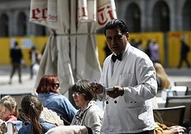 Los trabajadores inmigrantes cobran hasta un 33% menos que los españoles