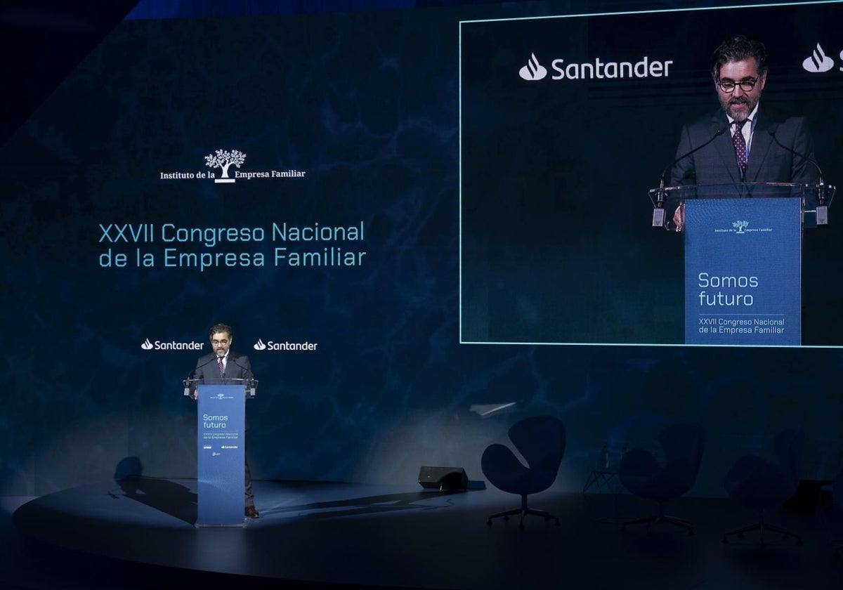 El CEO de Santander España, Ignacio Juliá, durante su intervención en el Congreso de la Empresa Familiar