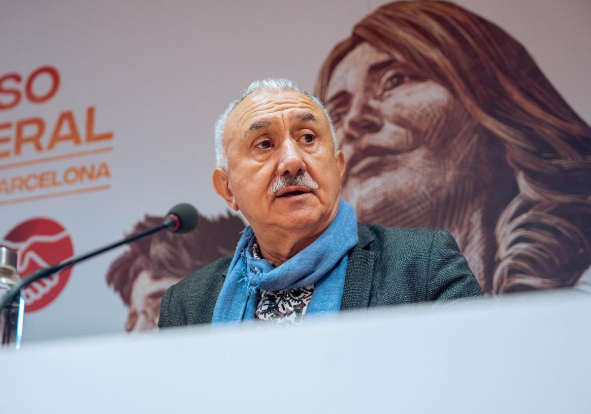 El secretario general de UGT, Pepe Álvarez, interviene durante una rueda de prensa en la sede del sindicato de la Avenida de América (Madrid)