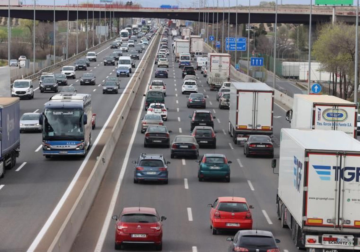 Trabajadores del camión y del autobús, entre los llamados a parar